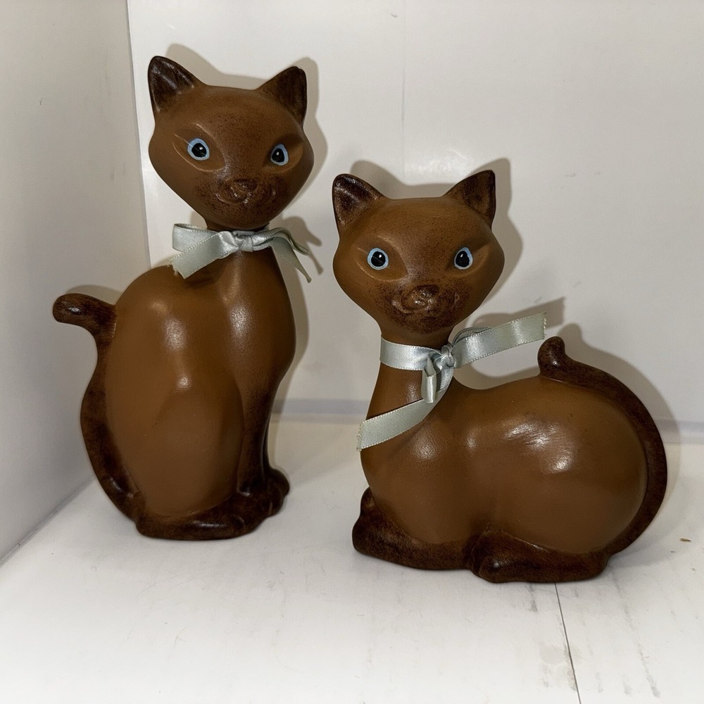 Lot 2 Vtg California Pottery Siamese Cats Blue Eyes Bows MCM Figurines Ceramic